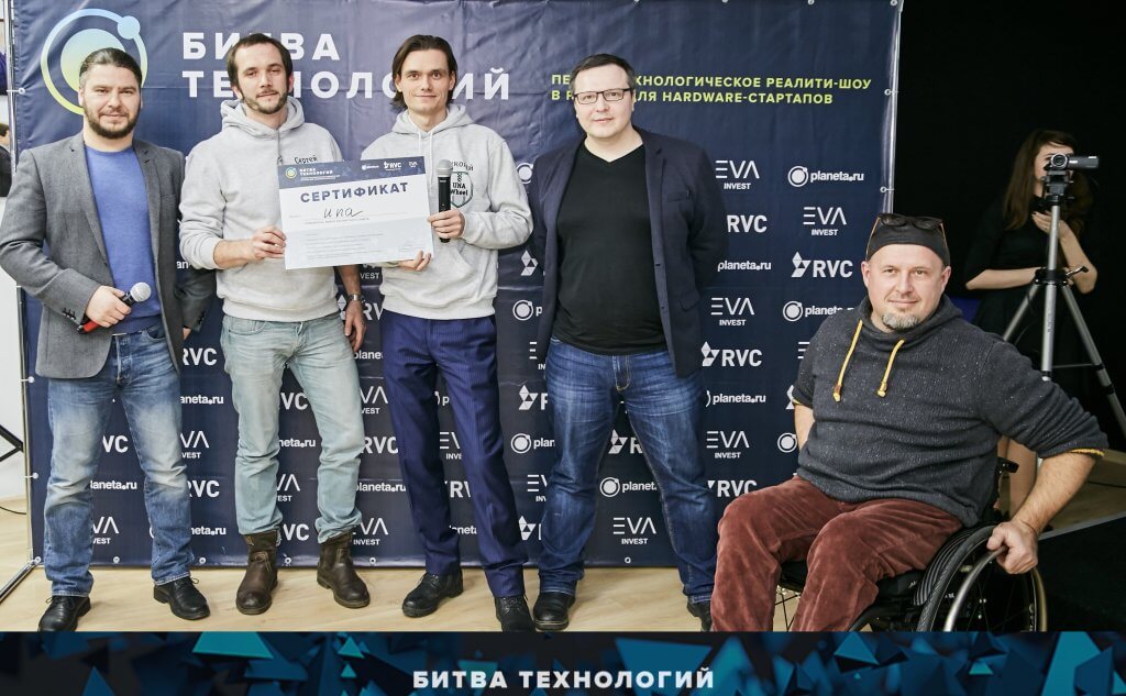 Проект UNA может сделать людей в колясках более мобильными. первый взнос на свою краудфандинговую кампанию в виде 100 тысяч они заработали в честной борьбе во время шоу «Битва технологий». Фото Planeta.ru